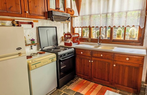 Makrilia Cottage | Charming Cottage Near Beaches, Perfect for Family Getaways