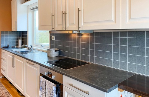 Bostad House | Charming Cottage Retreat with Oceanfront Views in Vestvågøya