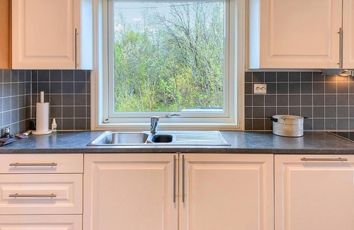 Bostad House | Charming Cottage Retreat with Oceanfront Views in Vestvågøya
