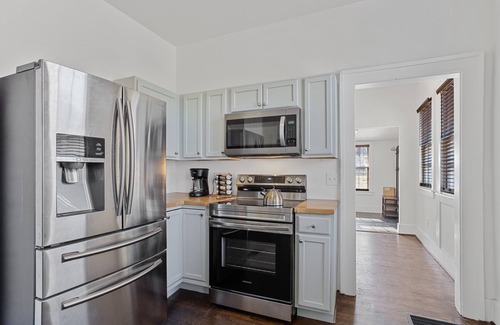 Norwood House | Inviting B'ham Cottage - 4 Bedrooms, Hot Tub & Near Downtown