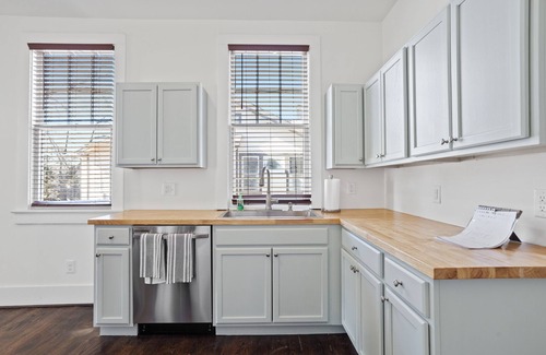 Norwood House | Inviting B'ham Cottage - 4 Bedrooms, Hot Tub & Near Downtown