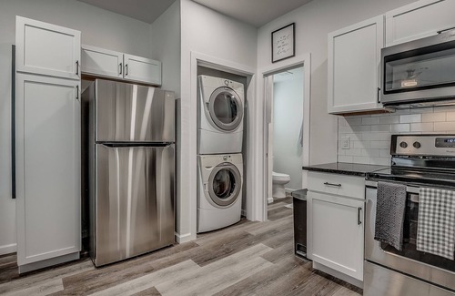 Norman House | Pet-Friendly Cozy Cottage in BoomerTown with Spa & Breakfast