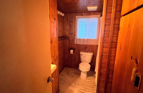 Crystal Beach Cottage | Inviting Cottage Retreat in Crystal Beach for Families
