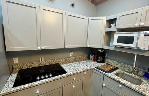 Winslow Cottage | Cozy Cottage in Downtown Winslow Near Devil's Den, 1BR, Full Kitchen&Bath, +WIFI