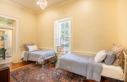 Lampasas Cottage | Charming Cottage Retreat in Scenic Lampasas for Families