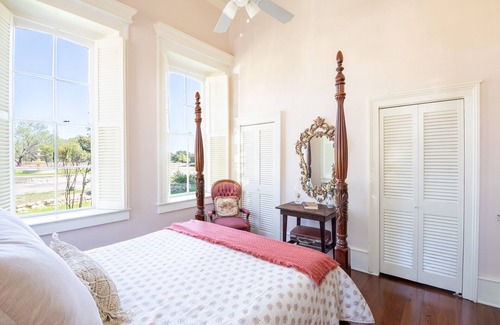 Lampasas Cottage | Charming Cottage Retreat in Scenic Lampasas for Families