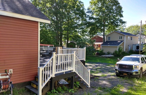 Mannsville House | Highly Rated Cozy Cottage with Pool and Lake View