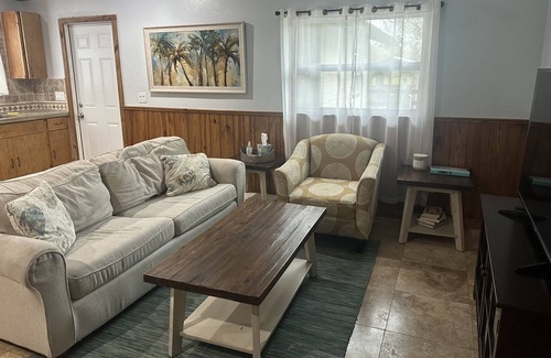 Bee Ridge Cottage | Relaxing Cottage Retreat in Sarasota Near Siesta Beach
