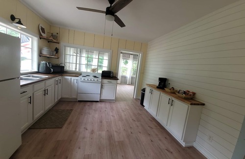 Glenn Cottage | Tranquil Cottage Retreat with Private Lake Access