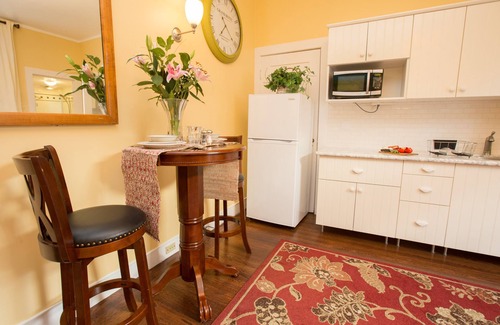 Berkeley House | Guest Rated: Cozy Cottage in Elegant Claremont Court
