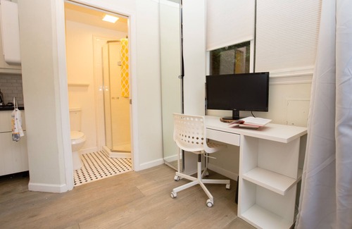 Berkeley House | Guest Rated: Cozy Cottage in Elegant Claremont Court