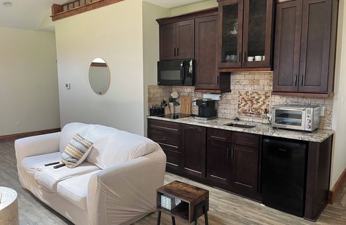 Evington House | Charming Cottage Escape Near Lynchburg with Breakfast Included