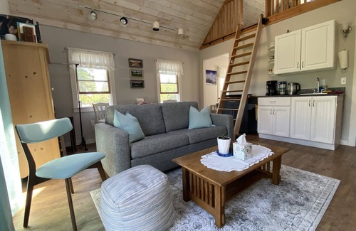 Seal Cove Cottage | Book Your Spring Getaway at Our 10/10 Rated Hotel!