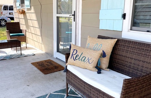 Bay St Louis Cottage | Charming Cottage near Old Town and Gulf Coast Beaches