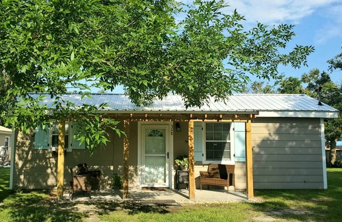 Bay St Louis Cottage | Charming Cottage near Old Town and Gulf Coast Beaches