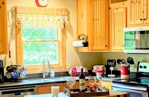 Dahlonega Cottage | Charming Cottage Near Wineries & Dahlonega Square