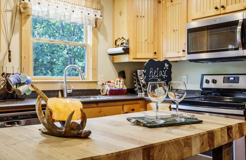 Dahlonega Cottage | Charming Cottage Near Wineries & Dahlonega Square