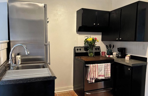 Indian River Bluff Cottage | Charming Cottage Close to Beaches and Arts District!