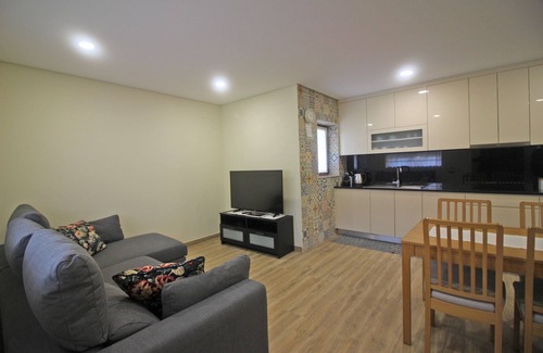 Bouro Apartment | Idyllic Cottage Retreat Near Gerês with Breakfast Included