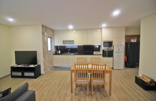 Bouro Apartment | Idyllic Cottage Retreat Near Gerês with Breakfast Included