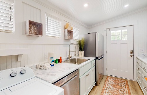 Saint Simons Island Apartment | Beachside Cottage with Enclosed Yard and Ocean Views