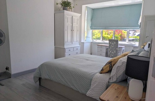 Alexandra House | Cozy Cottage near London in Beautiful Surrey.