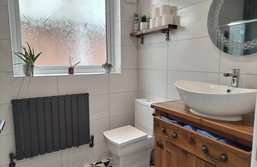 Alexandra House | Cozy Cottage near London in Beautiful Surrey.