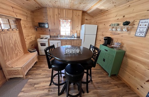 Hickman Cottage | Charming Cottage Near Music City USA – Pet and Child Friendly!