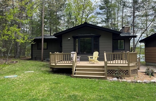 Harshaw Cottage | Charming Cottage Retreat on Bearskin Lake with Breakfast