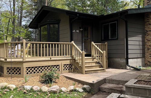 Harshaw Cottage | Charming Cottage Retreat on Bearskin Lake with Breakfast