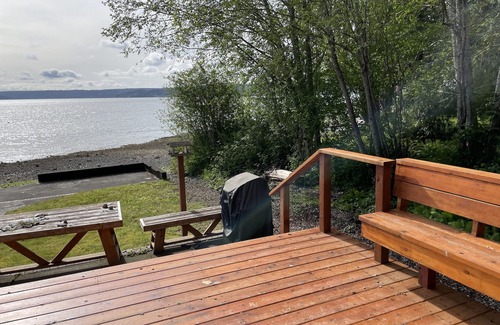 Potlatch Cabin | Pet-Friendly Cottage with Mt Rainier View - Guest Rated 9.8