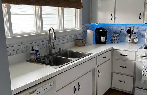 Lake Dalecarlia Cottage | Idyllic Cottage Retreat with Lake View and Family Amenities