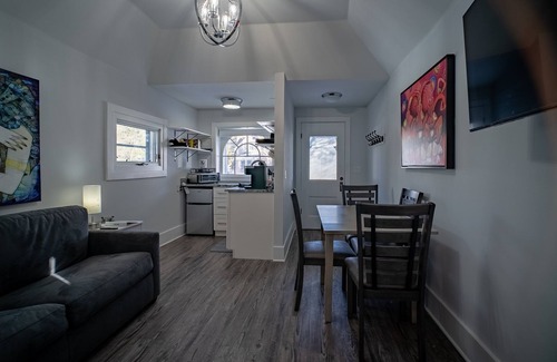 Historic District House | Charming Cottage Steps from Gondola with Hot Tub & Spa