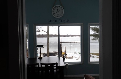 White Cloud Cottage | Charming Cottage Retreat at Robinson Lake with Spa Access