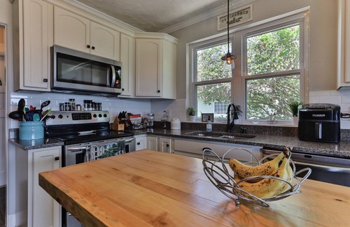 Holly Hill Cottage | Idyllic Cottage Retreat by the River with Spa & Hot Tub