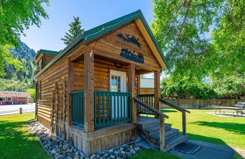 Northport Cottage | Cozy Cottage on the edge of town.