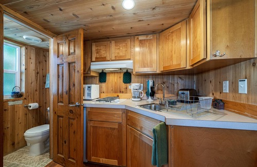 Northport Cottage | Cozy Cottage on the edge of town.