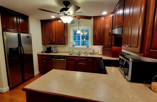 Milford House | Inviting Cottage with Ocean View at Miller Farm