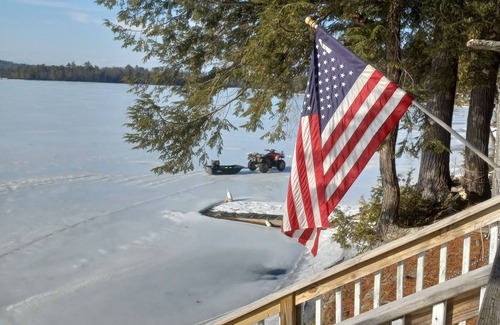 Manchester House | Serene Cottage by Lake Cobbosseecontee with Pool & Breakfast