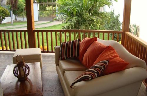 Punta Sur House | Guest Rated 10/10 - Cozy Cottage with Pool and Kitchen