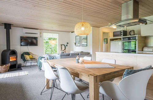 Falen House | Ideal 6-Person Holiday Home in Hemmet with Breakfast