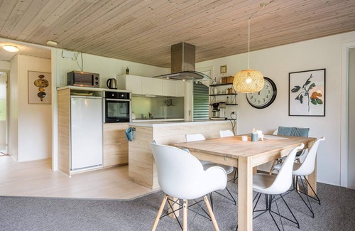 Falen House | Ideal 6-Person Holiday Home in Hemmet with Breakfast