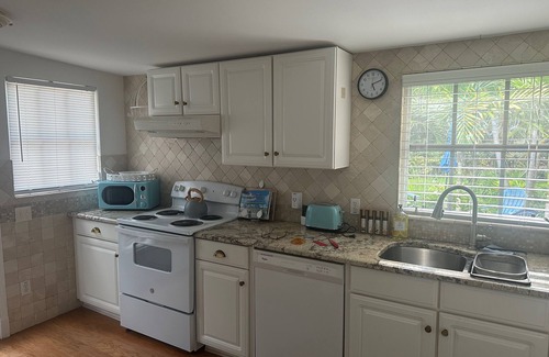 Hobe Sound Cottage | Inviting Cottage Retreat Near Downtown Hobe Sound & Beach