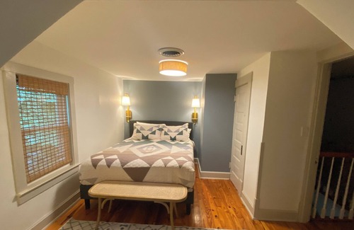 Athens House | Charming Cottage Near Uptown Athens & OU Campus