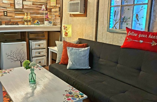 Midlothian House | Inviting Cottage Home with She Shed, Steps to Cafe & Park