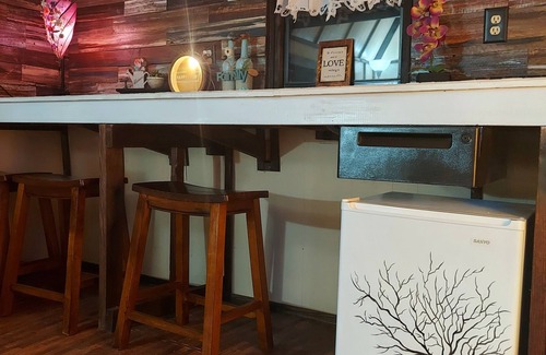 Midlothian House | Inviting Cottage Home with She Shed, Steps to Cafe & Park
