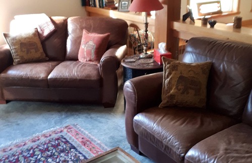 Youbou Cottage | Cozy cottage suite by the lake