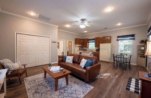 Waco Cottage | Cozy Cottage Summary: