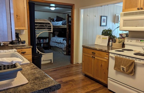 White Pine House | Inviting Cottage with Hot Tub & EV Charger - Rated 9.6/10
