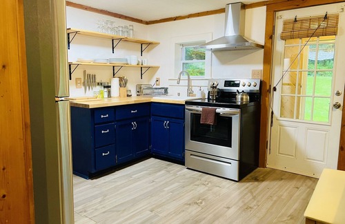Livingston Manor Cottage | Inviting Cottage in Livingston Manor with Hot Tub & Fire Pit